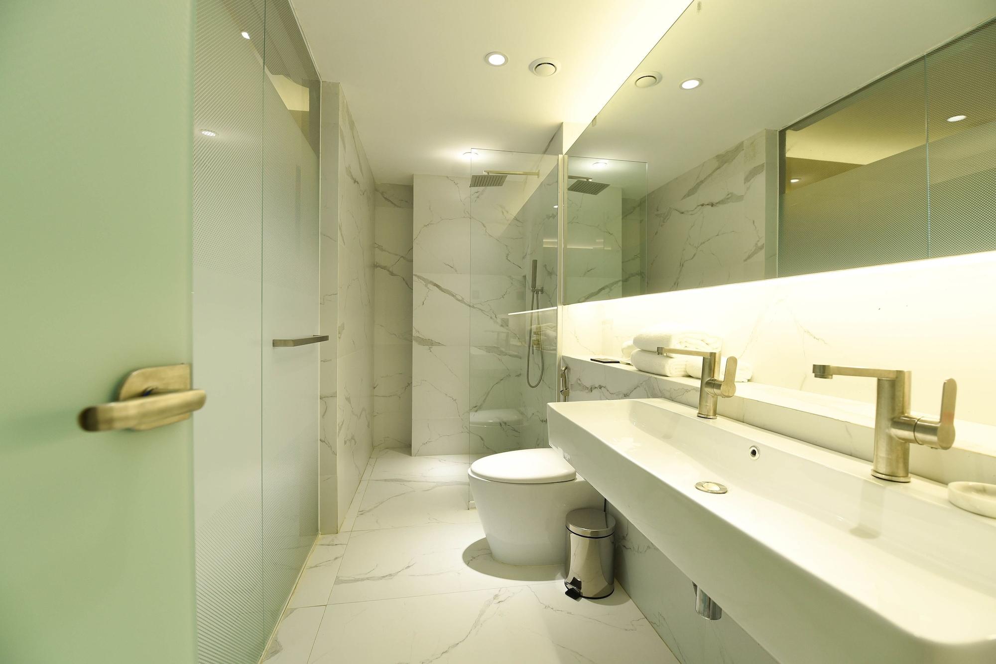 Red Cubao, Quezon 3*
